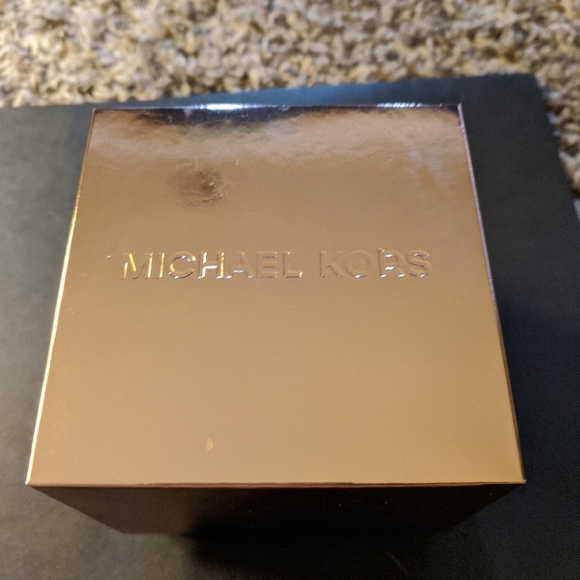 Michael Kors Watch & Bracelet Set - Picture 13 of 16